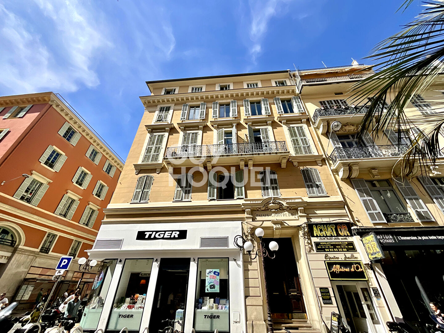 NICE - CARRÉ D'OR - ÉLÉGANT STUDIO DE 27 m² EN ÉTAGE ÉLEVÉ AVEC ASCENSEUR