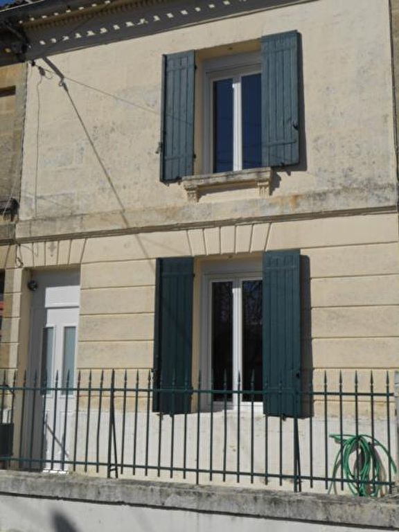 Maison à louer à St André de Cubzac en centre ville avec jardin