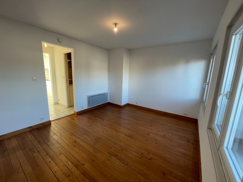 EXCLUSIVITÉ GUY HOQUET : A LOUER - Studio de 21m² à ST GERMAIN LES ARPAJON