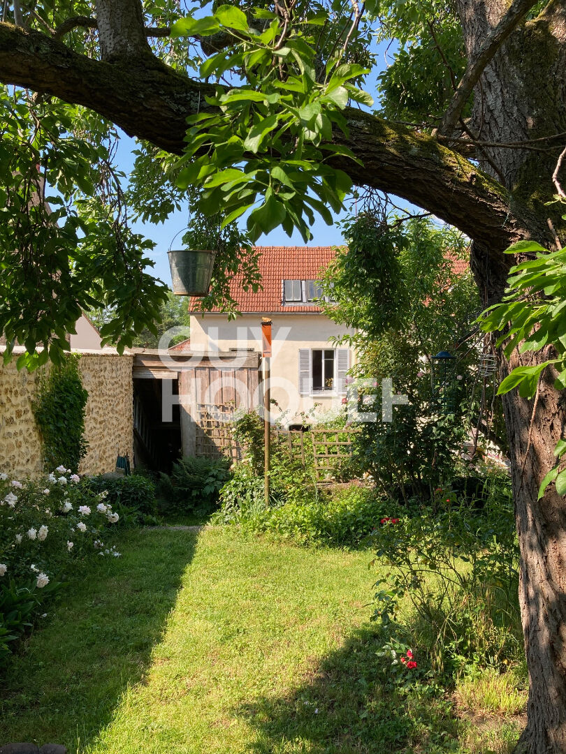 En centre-ville de Brétigny, maison avec jardin au calme avec beaucoup de charme.
