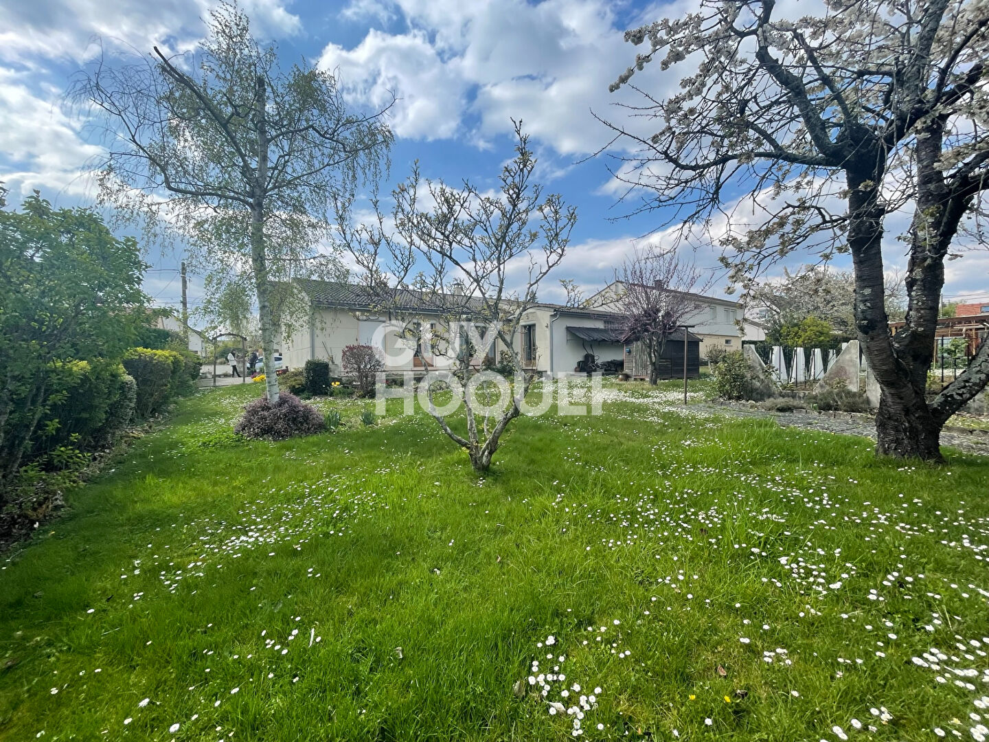 PLAIN PIED DE 5 PIECES - OLLAINVILLE CENTRE