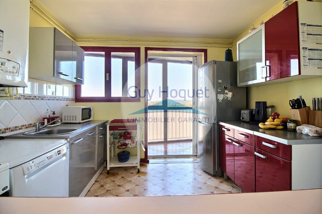 À vendre, appartement d'une surface habitable de 70,45 m², 4 pièces à ORANGE (84100).