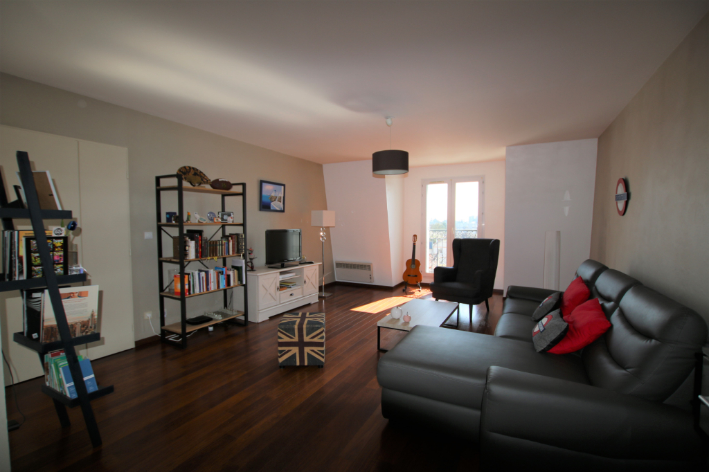 À vendre, appartement d'une surface habitable de 89 m², 3 pièces à SAINT JEAN LE BLANC (45650).