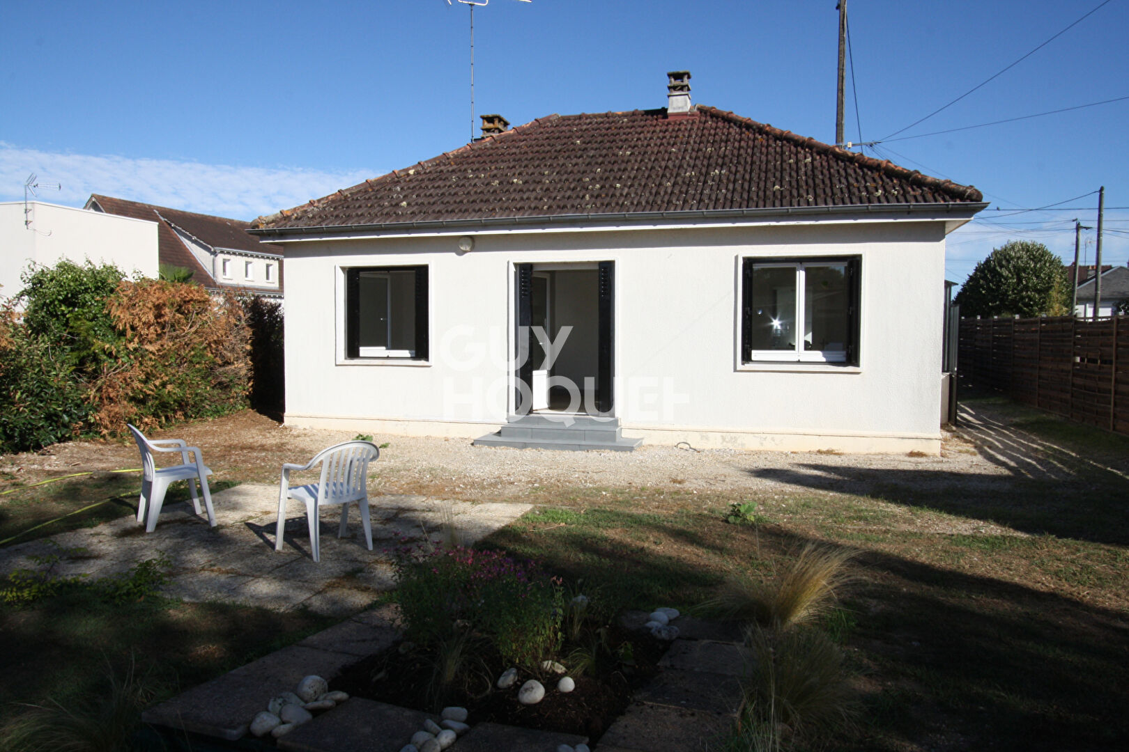 Location : maison  de plain-pied 3 pièces avec garage  à SAINT DENIS EN VAL