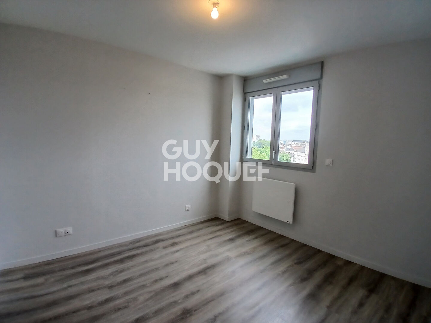 Location : appartement 3 pièces (66 m²) à ORLEANS