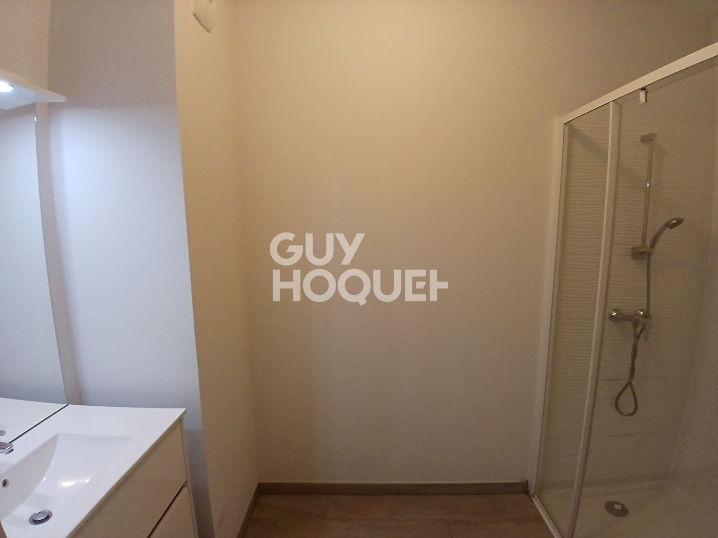 Location : appartement 3 pièces (66 m²) à ORLEANS