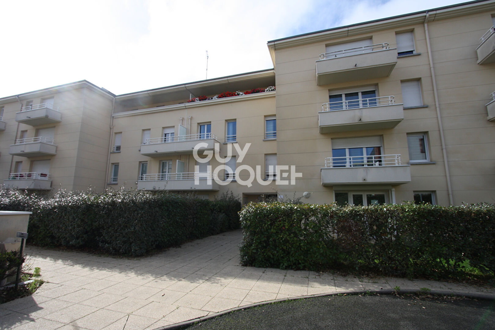 LOCATION : appartement F4 (84 m²) à SAINT JEAN DE BRAYE