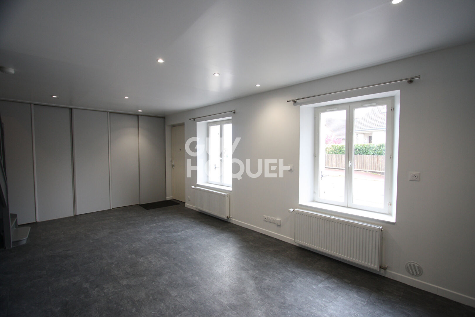 LOCATION : maison de 3 pièces de ville à LA CHAPELLE SAINT MESMIN