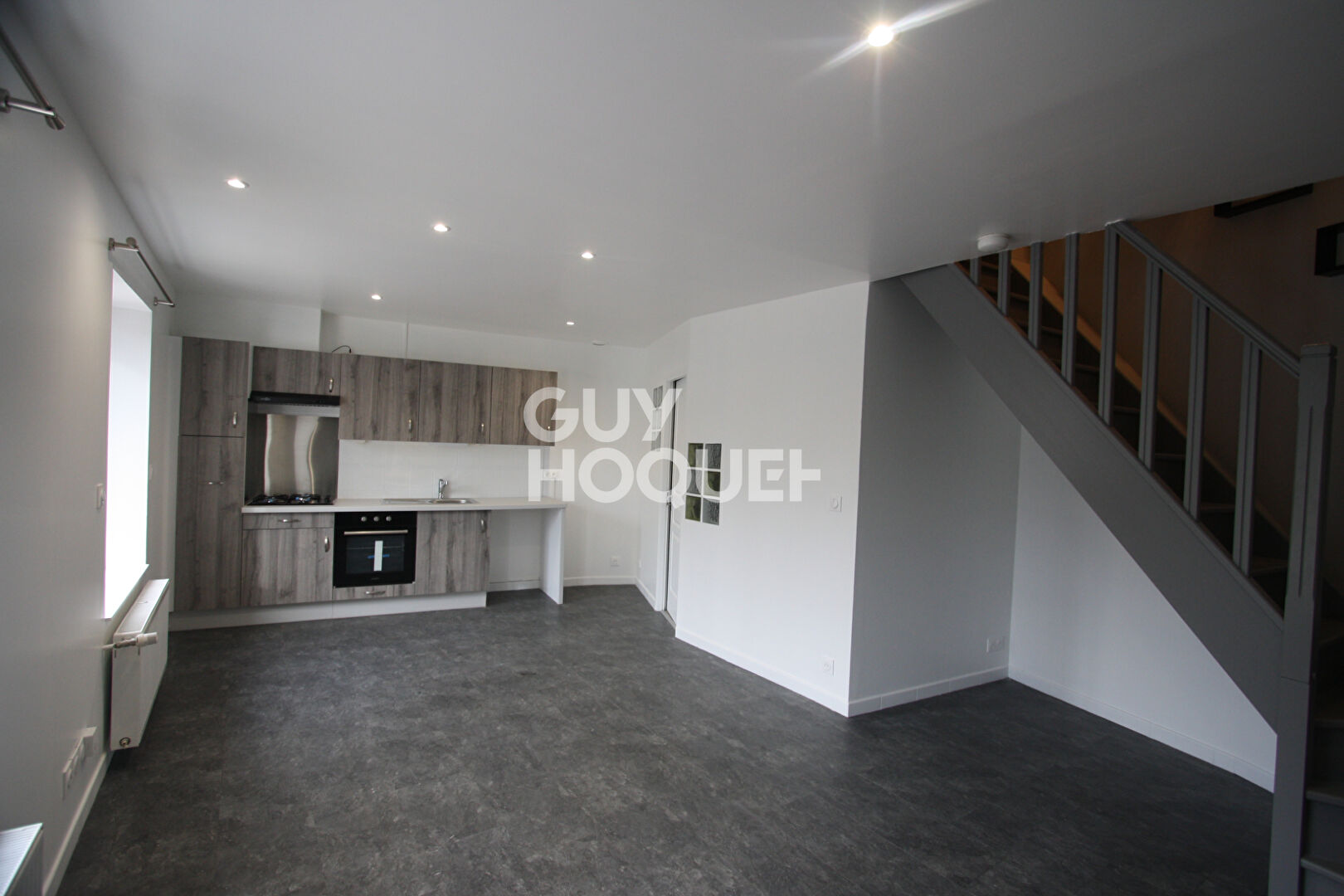 LOCATION : maison de 3 pièces de ville à LA CHAPELLE SAINT MESMIN