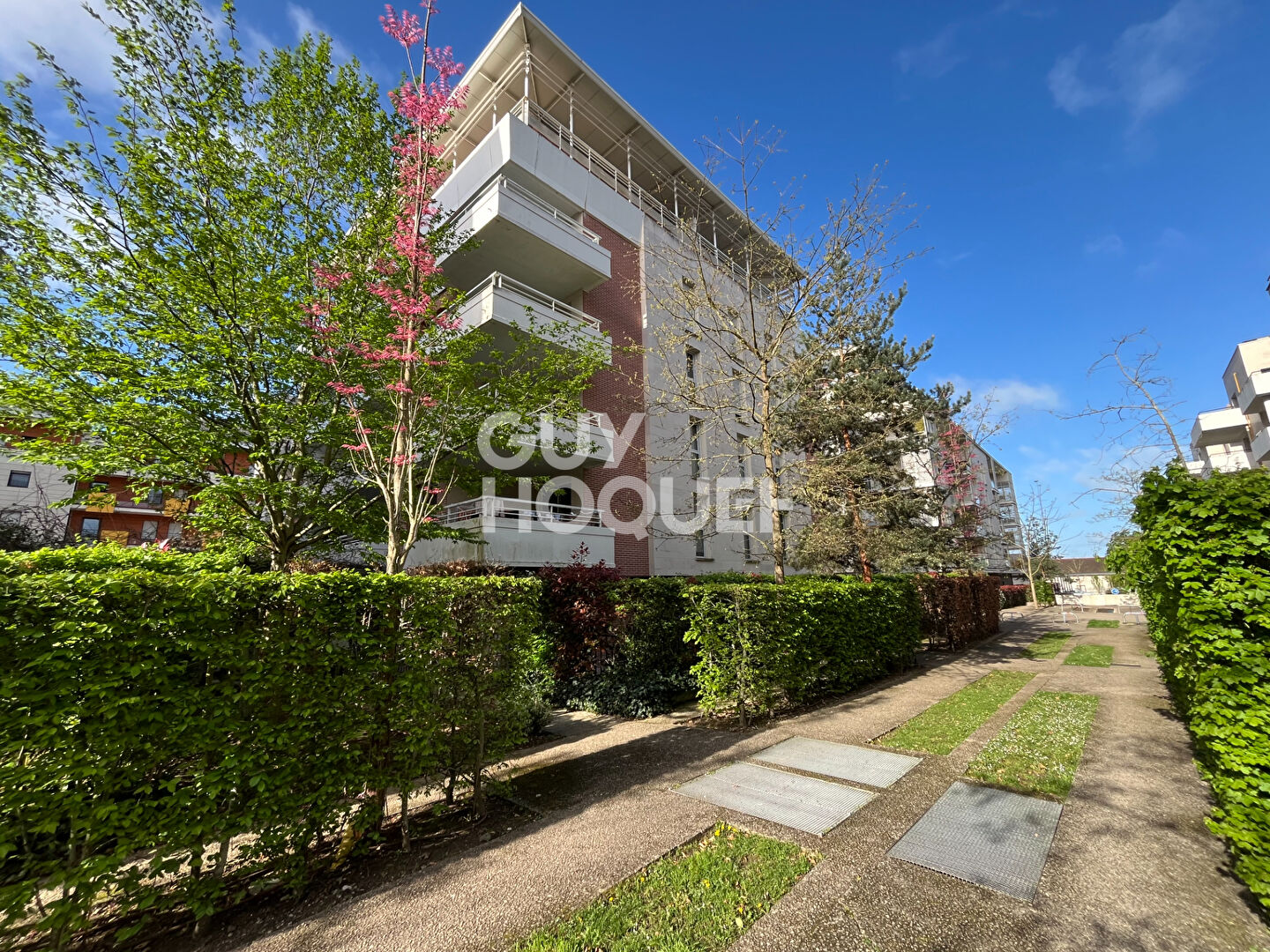 DERNIER ETAGE 3 PIÈCES 65 M² - TERRASSE 47 M² - ORLEANS (45000)