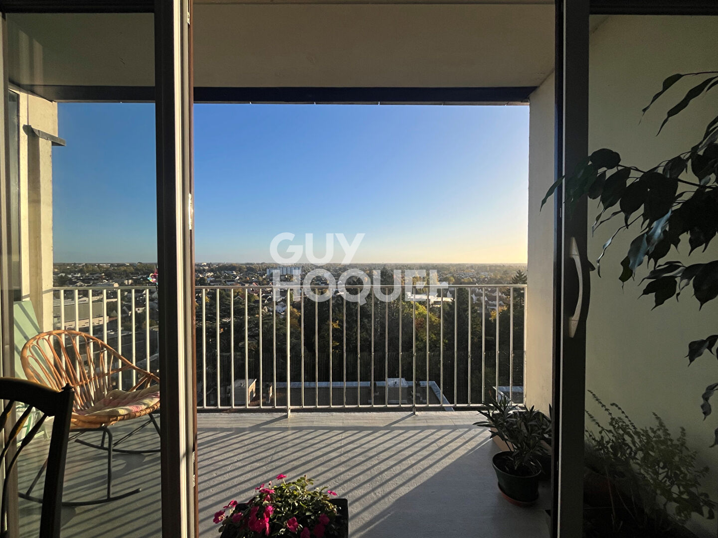 Appartement dernier étage 3/4 pièce(s) 88.24 m2 - BALCON - PARKING - QUARTIER MOUILLERE  (ORLEANS 45100)