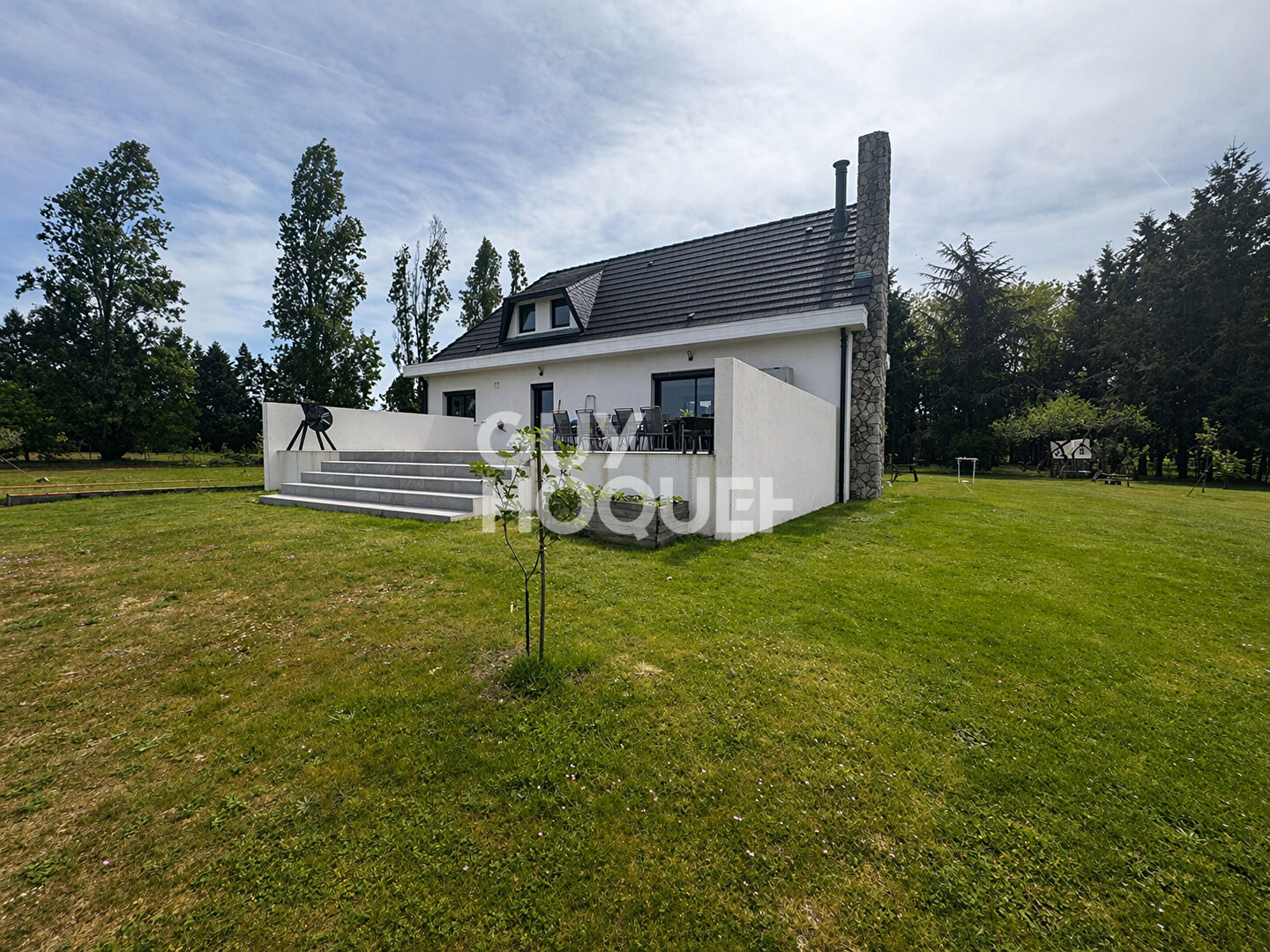 Propriété rénovée avec piscine et vue dégagée, environnement privilégié à Vienne-en-Val