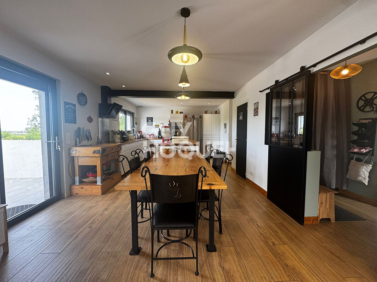 Propriété rénovée avec piscine et vue dégagée, environnement privilégié à Vienne-en-Val