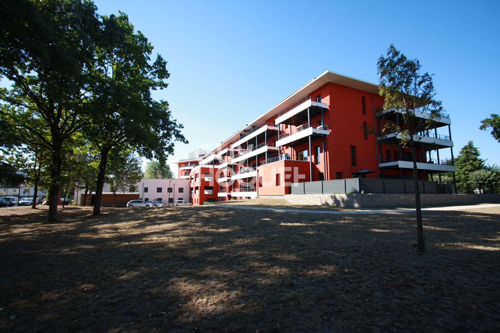 FLEURY LES AUBRAIS : appartement T2 (45 m²) à louer