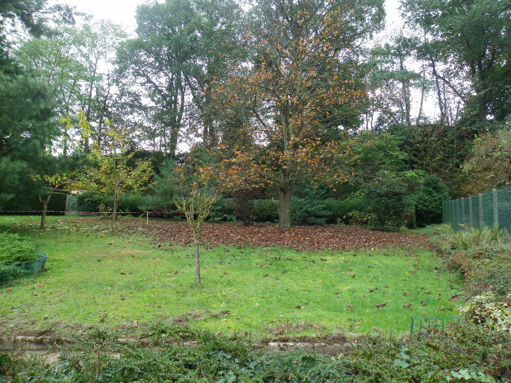 Terrain à bâtir à 1,3 km du RER