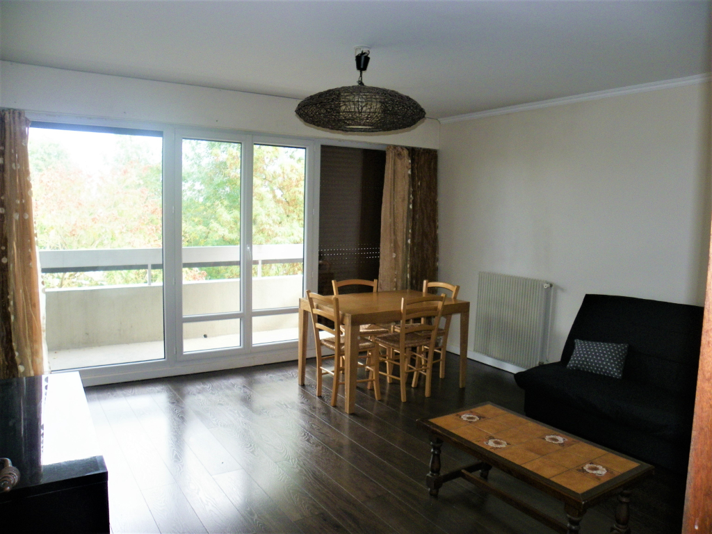 Appartement 2 pièces d'environ 52,12 m² à louer aux ULIS (91940).
