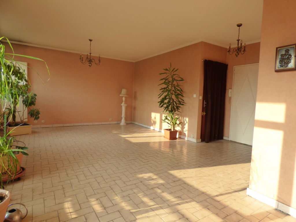 Appartement T5 de 93 m² à Pierre Benite (69310).