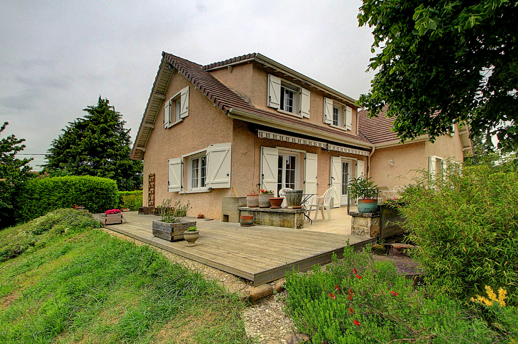 À vendre, maison 185 m², 5 pièces à SAINT GENIS LAVAL (69230) sur terrain de 1500m²
