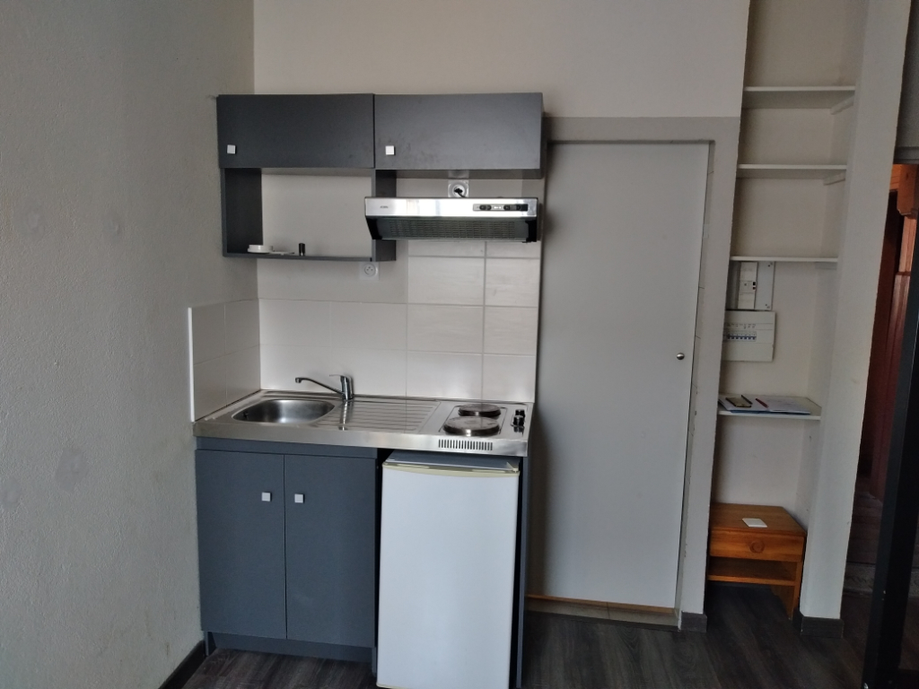 Oullins Centre Studio meublé 20m² 446 CC