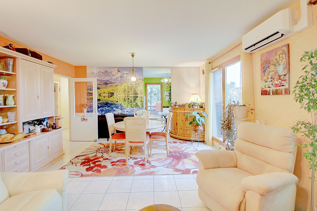 Appartement Lyon 9 , 4 pièces en dernier étage avec grande terrasse