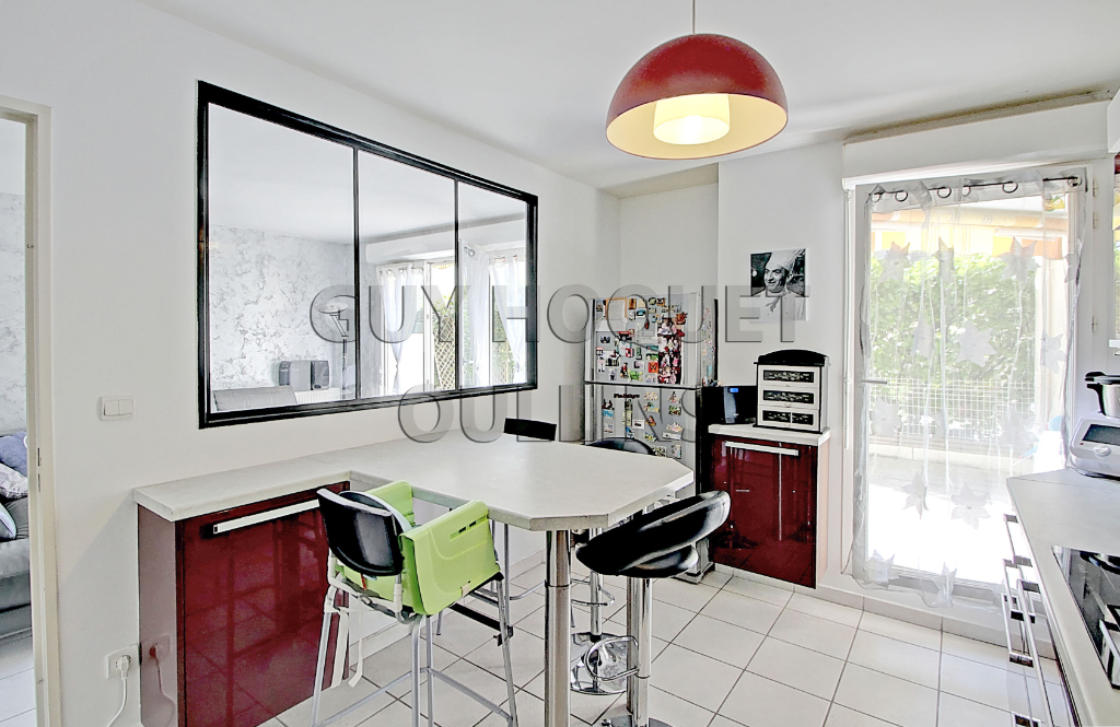 VENISSIEUX LIMITE LYON 8 / LYON 7  : Grand appartement T5 en Rez de Jardin résidence récente