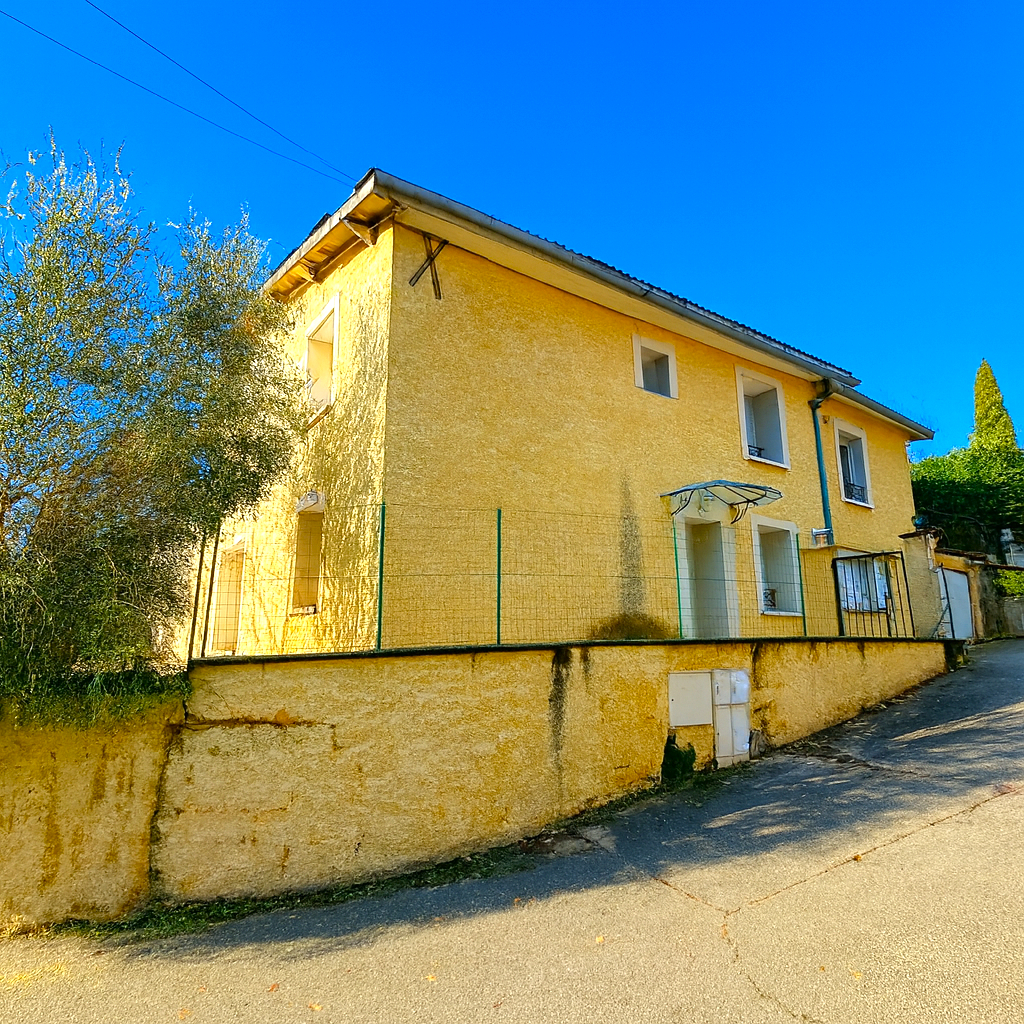 Rez de jardin de 119m², 4 chambres, à St Genis laval centre