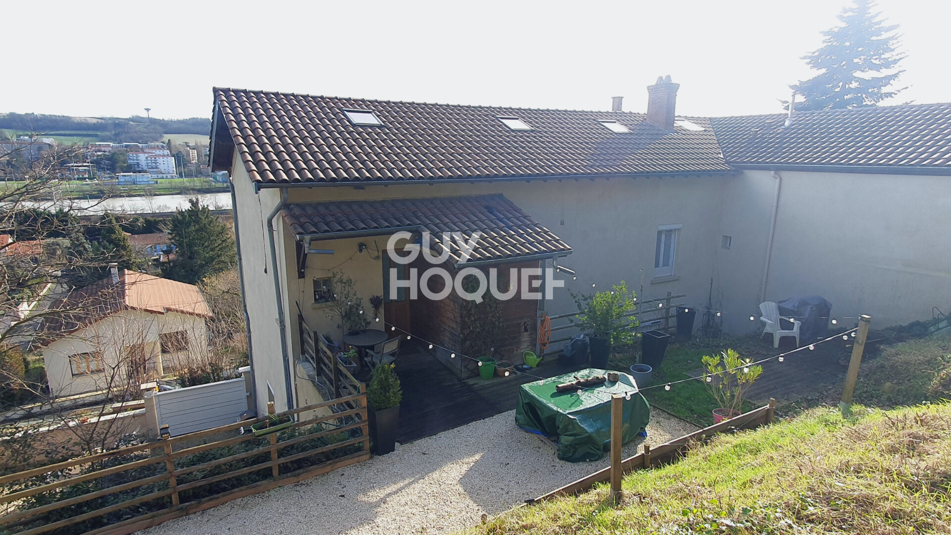 Appartement spacieux 140 m² au sol et parcelle 644 m² - Vue exceptionnelle sur vallée de la Saône