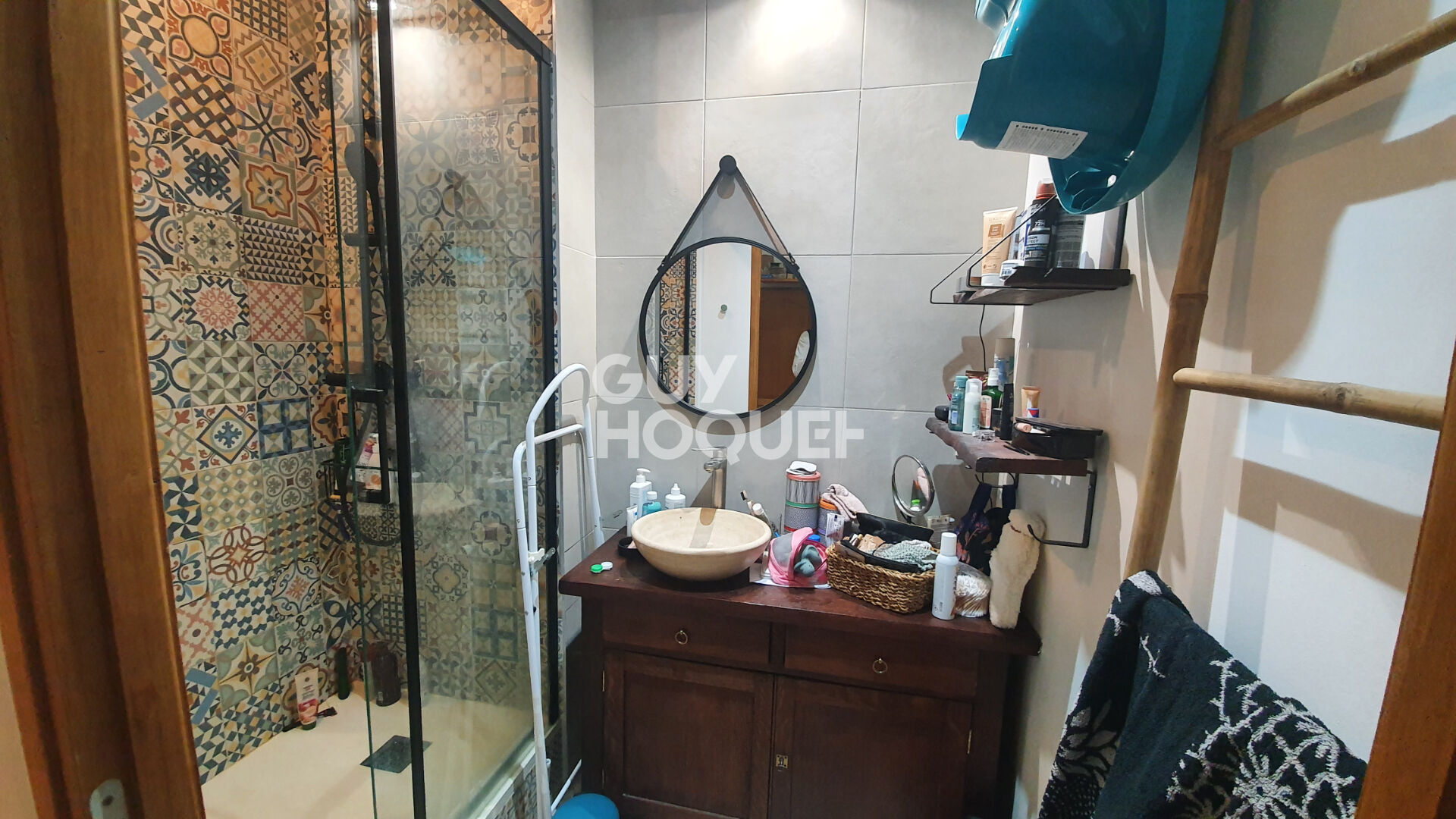 Charmant appartement 3 pièces ancien en duplex OULLINS (2 mn du métro) avec extérieur