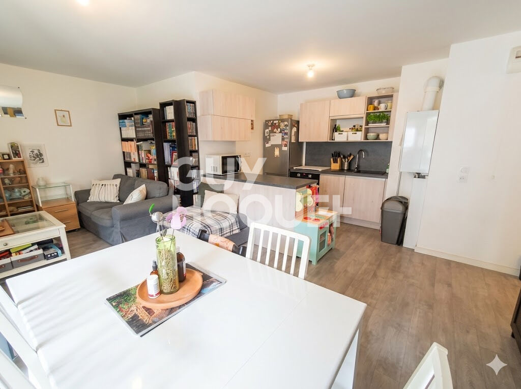À vendre : Appartement 3 pièces à Oullins  - Secteur Bussière Zola