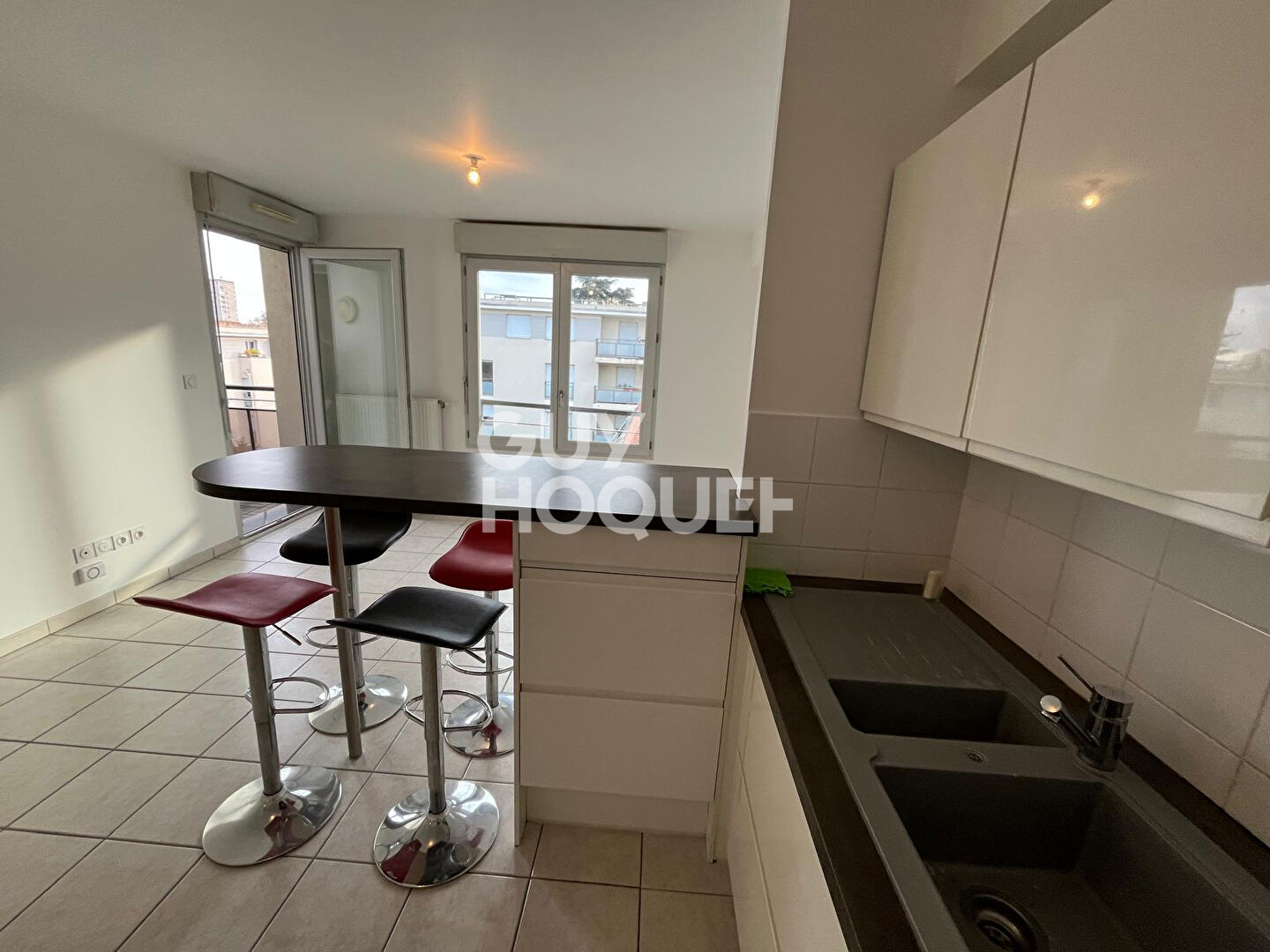 À vendre Superbe T2 Centre OULLINS dans résidence récente