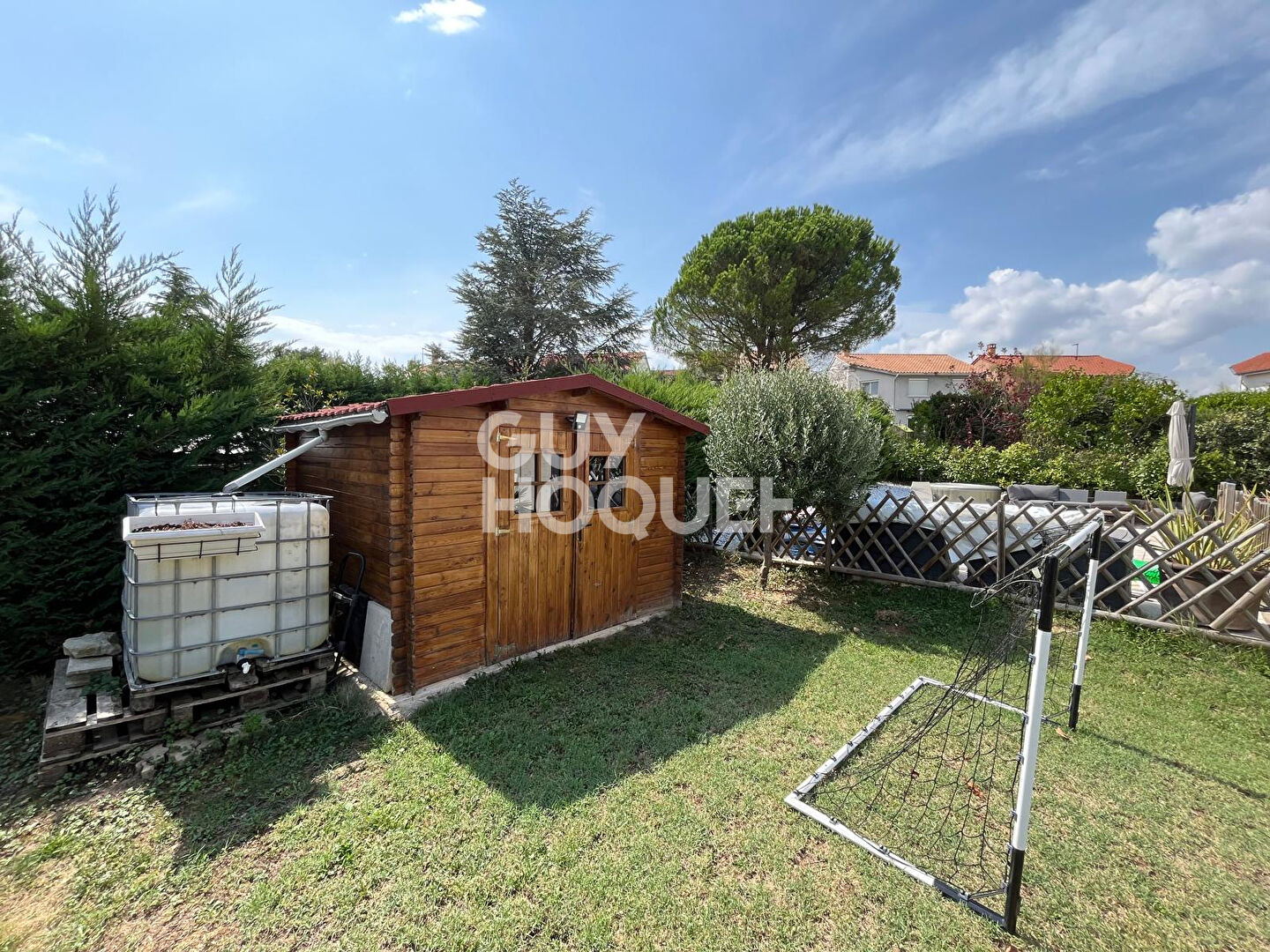Maison familiale avec piscine. Plateau de Montrond (25 km de Lyon)