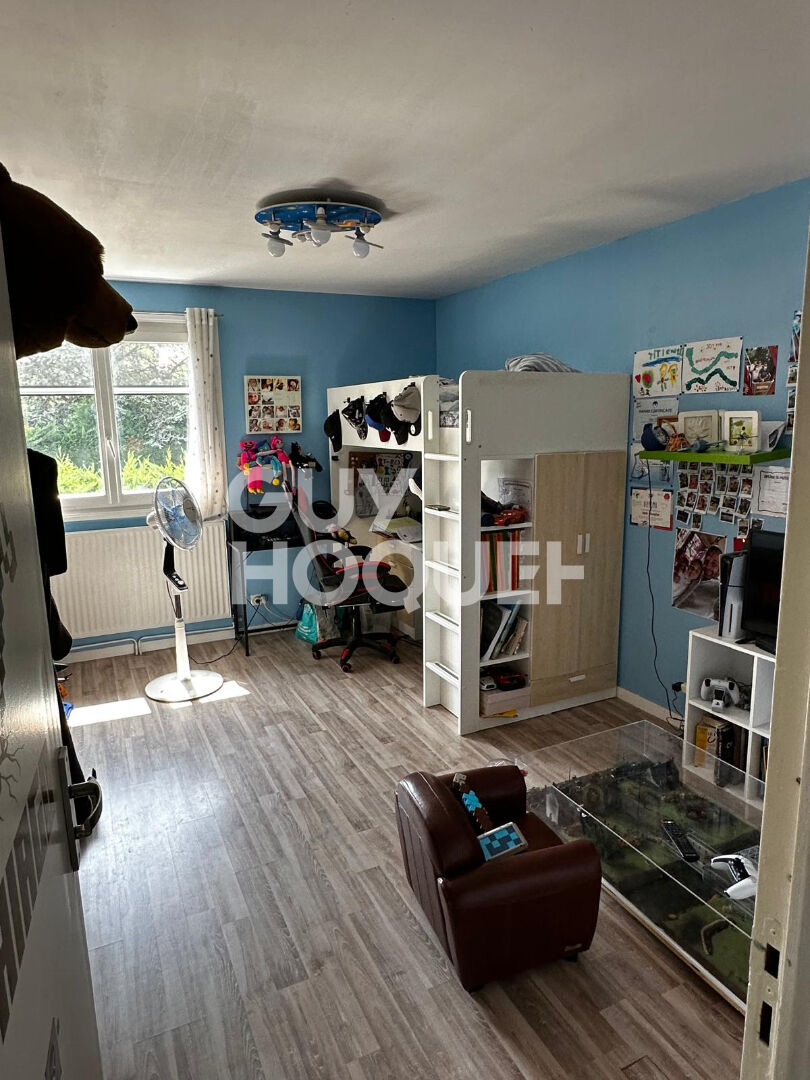 Maison familiale avec piscine. Plateau de Montrond (25 km de Lyon)