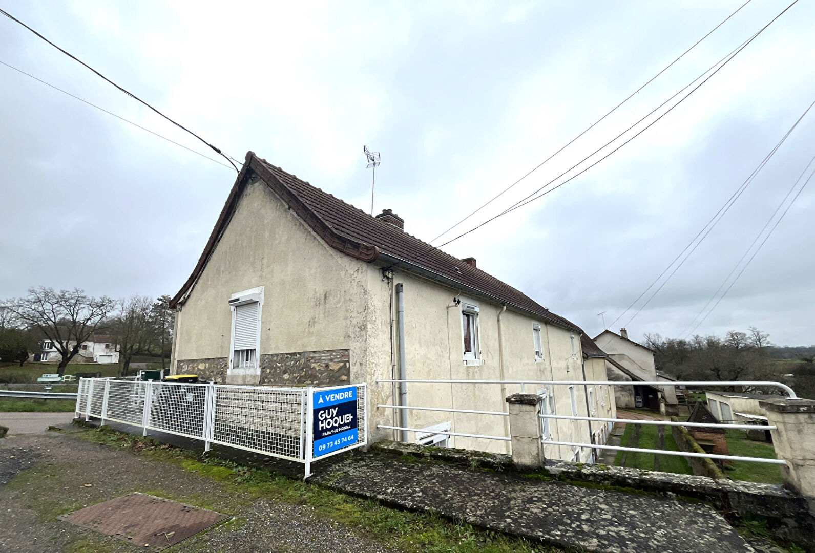 IMMEUBLE avec TERRAIN proche Paray Le Monial