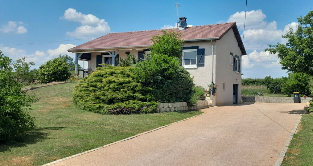 À DECOUVRIR !!! MAISON EN CAMPAGNE avec piscine à 5 minutes de Paray-Le-Monial
