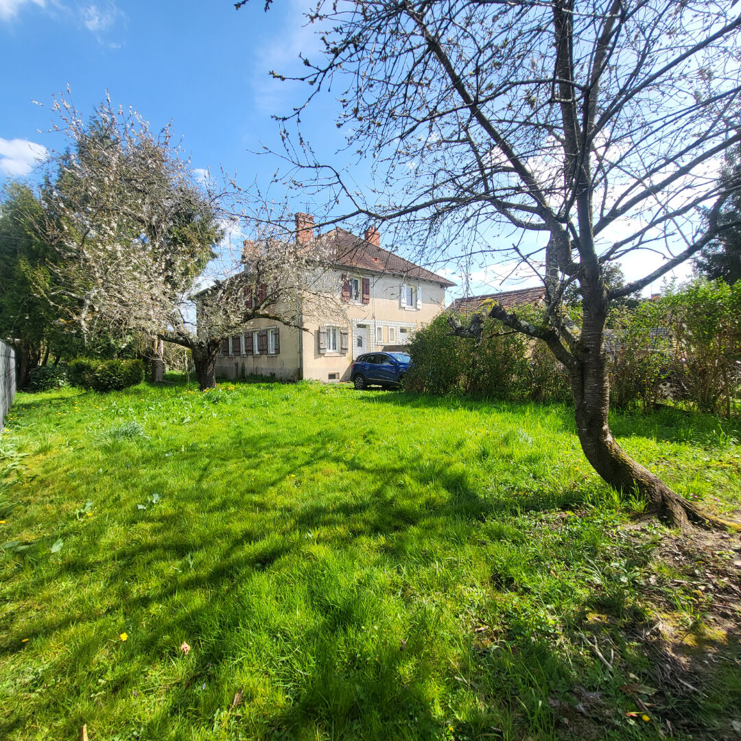 Maison mitoyenne des années 1920 148 m²  Idéale pour investissement locatif ou grande famille !