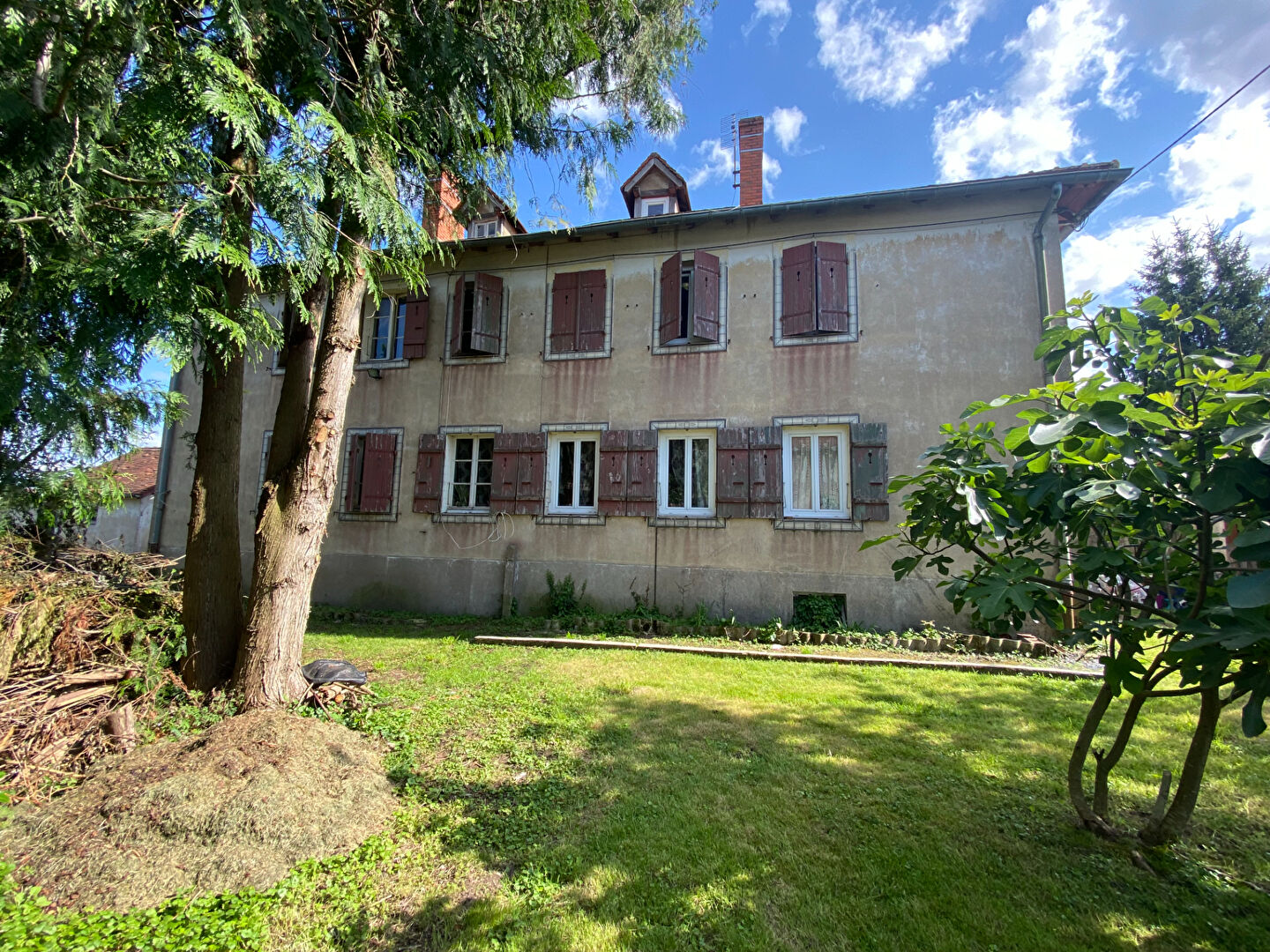 Maison mitoyenne des années 1920 148 m²  Idéale pour investissement locatif ou grande famille !