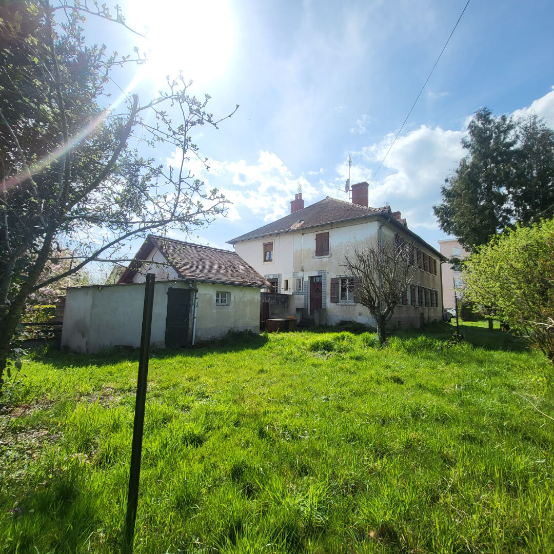 Maison mitoyenne des années 1920 148 m²  Idéale pour investissement locatif ou grande famille !