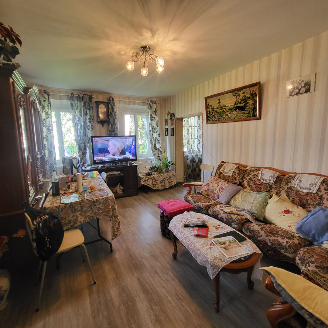 Maison mitoyenne des années 1920 148 m²  Idéale pour investissement locatif ou grande famille !