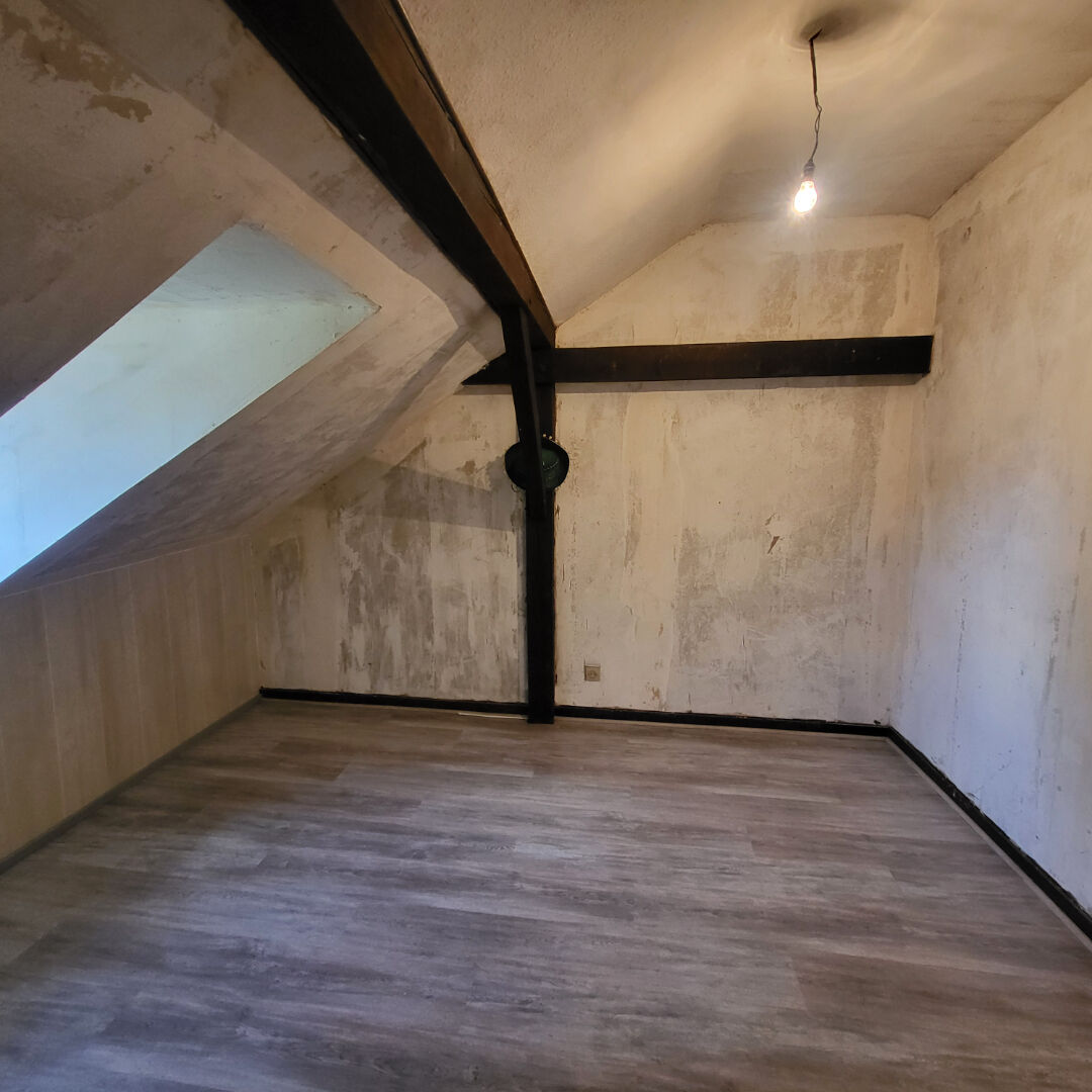 Maison mitoyenne des années 1920 148 m²  Idéale pour investissement locatif ou grande famille !