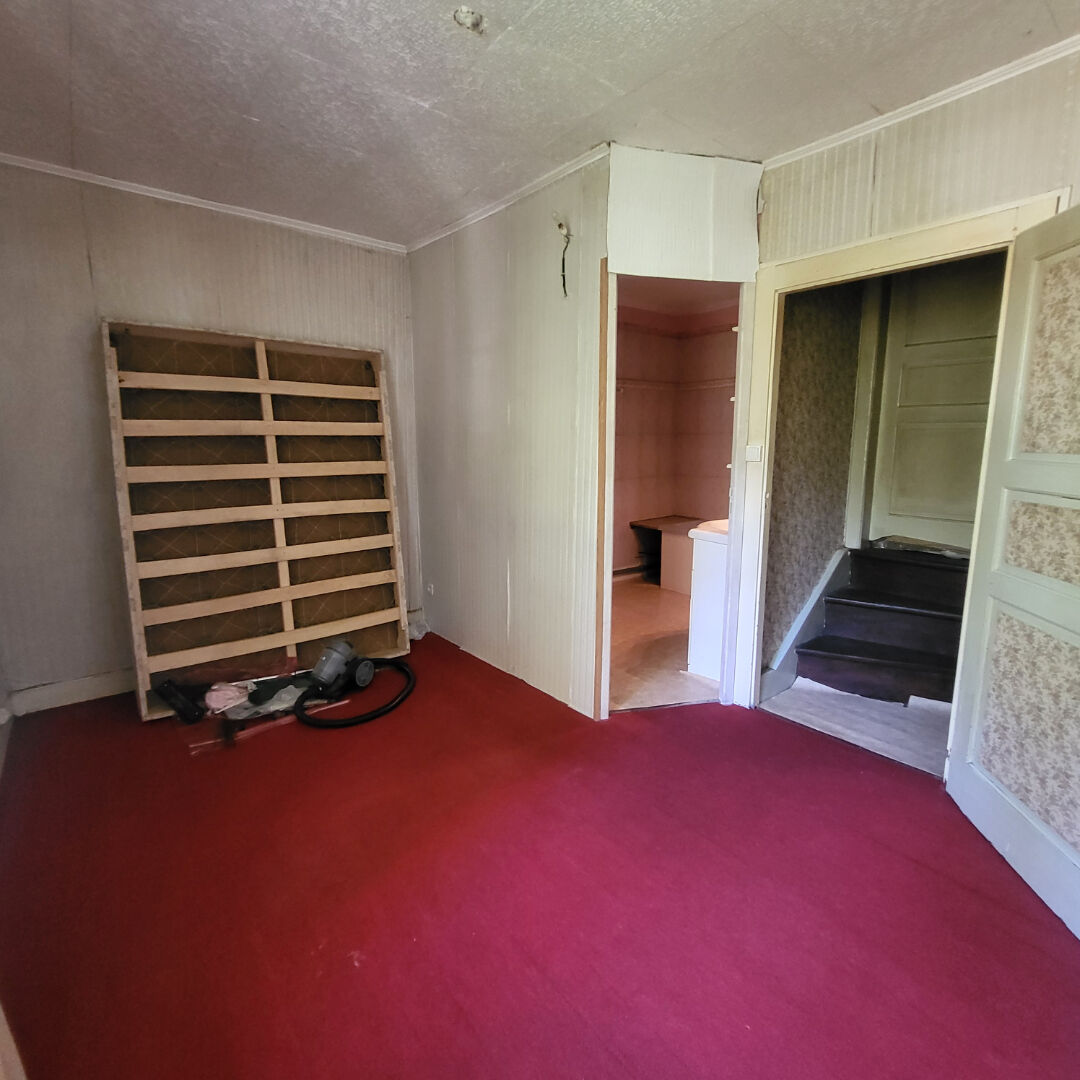 Maison mitoyenne des années 1920 148 m²  Idéale pour investissement locatif ou grande famille !