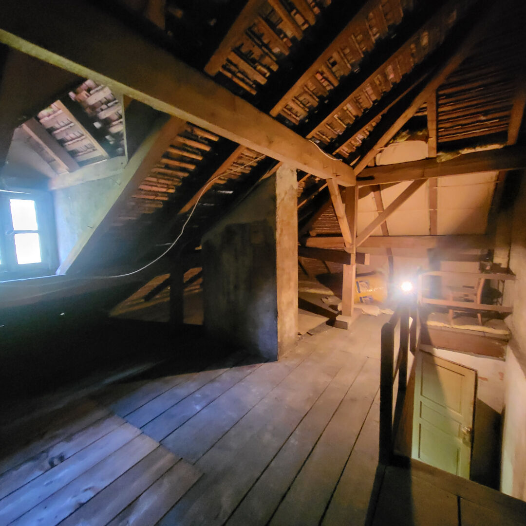 Maison mitoyenne des années 1920 148 m²  Idéale pour investissement locatif ou grande famille !