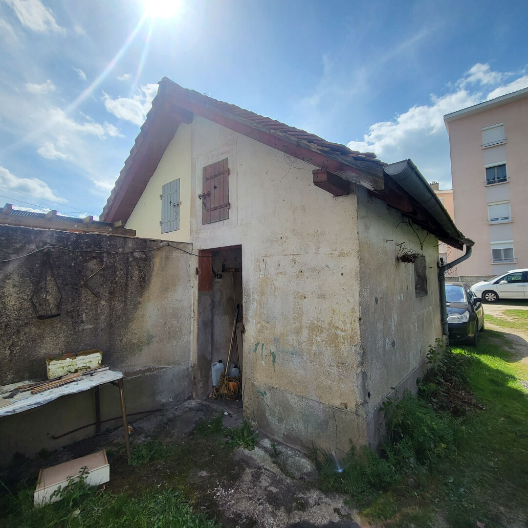 Maison mitoyenne des années 1920 148 m²  Idéale pour investissement locatif ou grande famille !