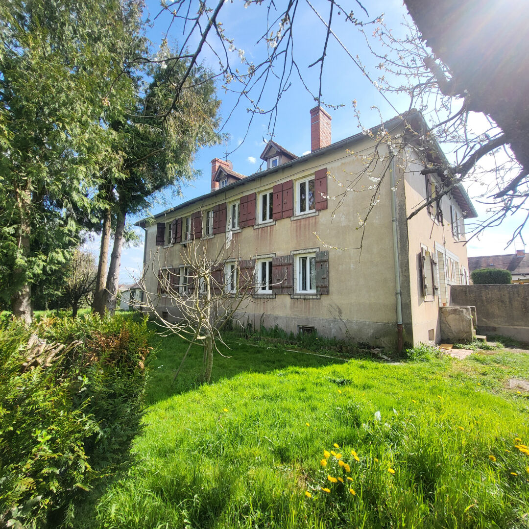 Maison mitoyenne des années 1920 148 m²  Idéale pour investissement locatif ou grande famille !