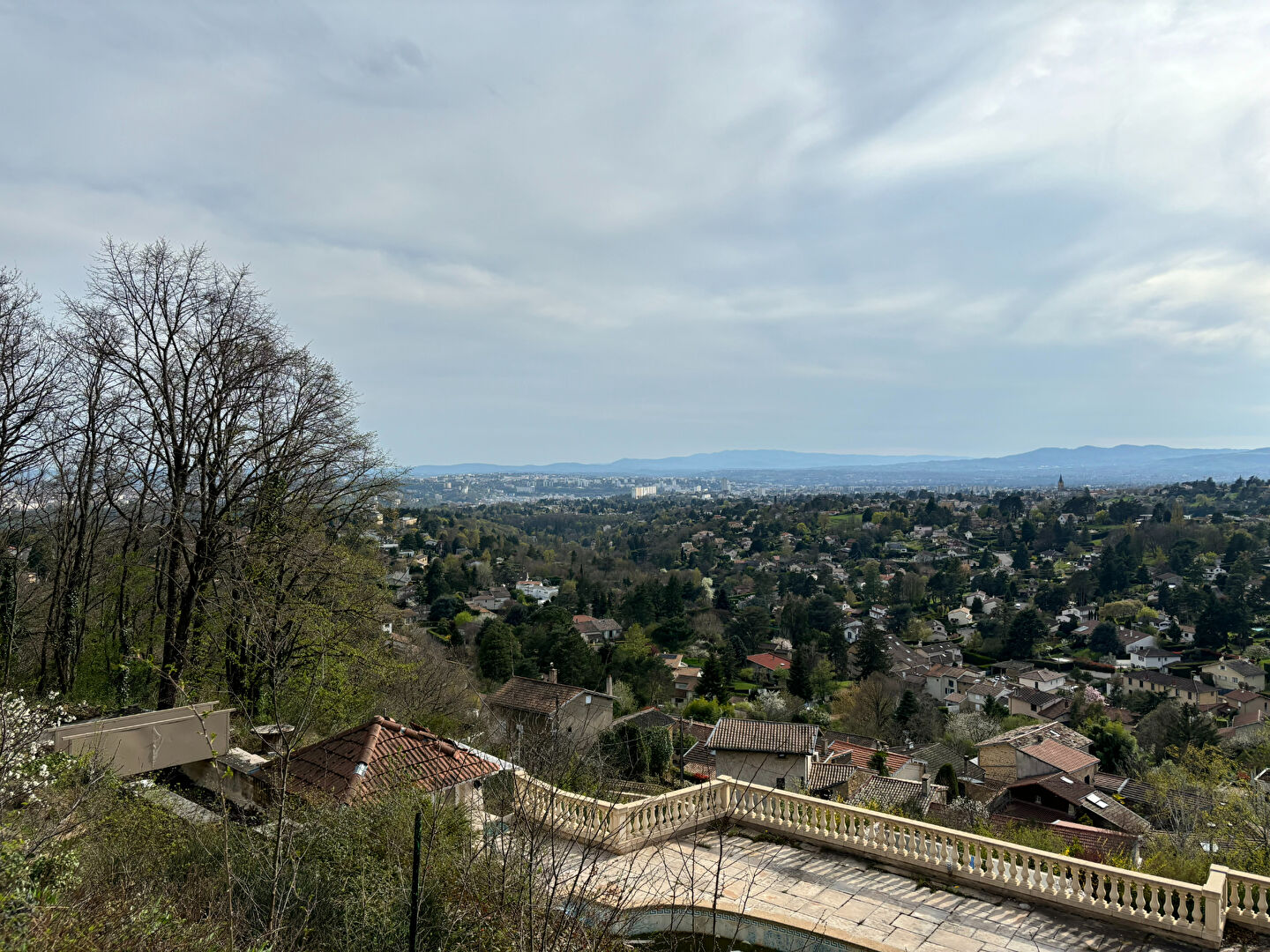 Terrain d'exception ! Vue dominante sur Lyon et les Monts d'Or ! 3 850 m²