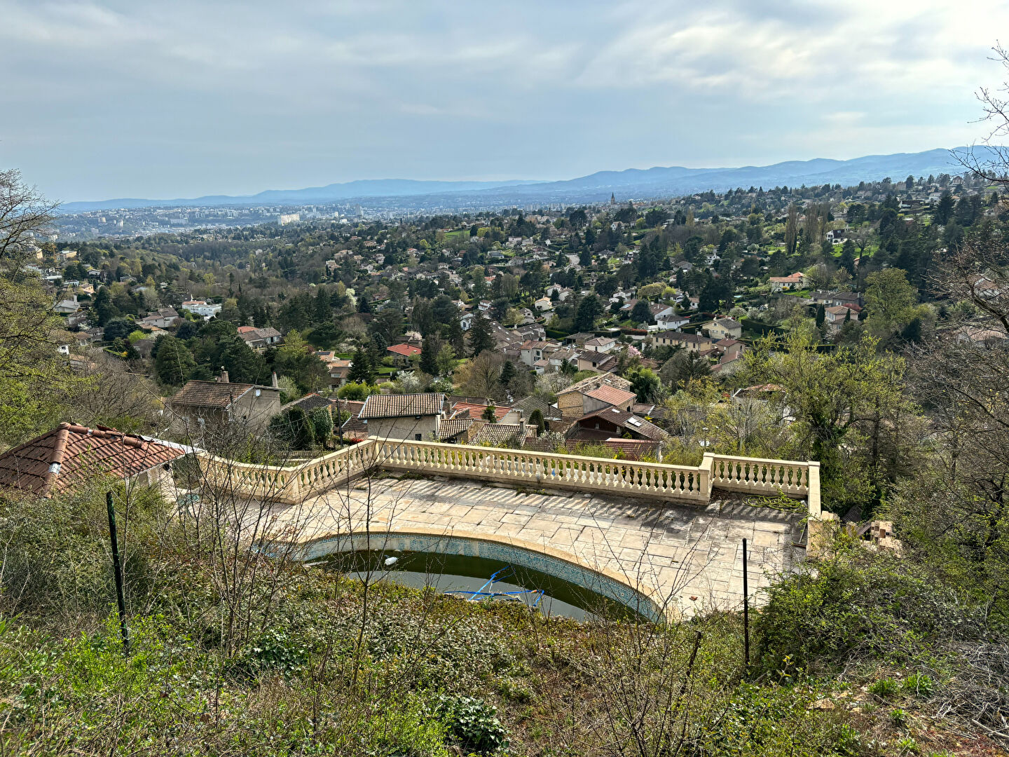 Terrain d'exception ! Vue dominante sur Lyon et les Monts d'Or ! 3 850 m²