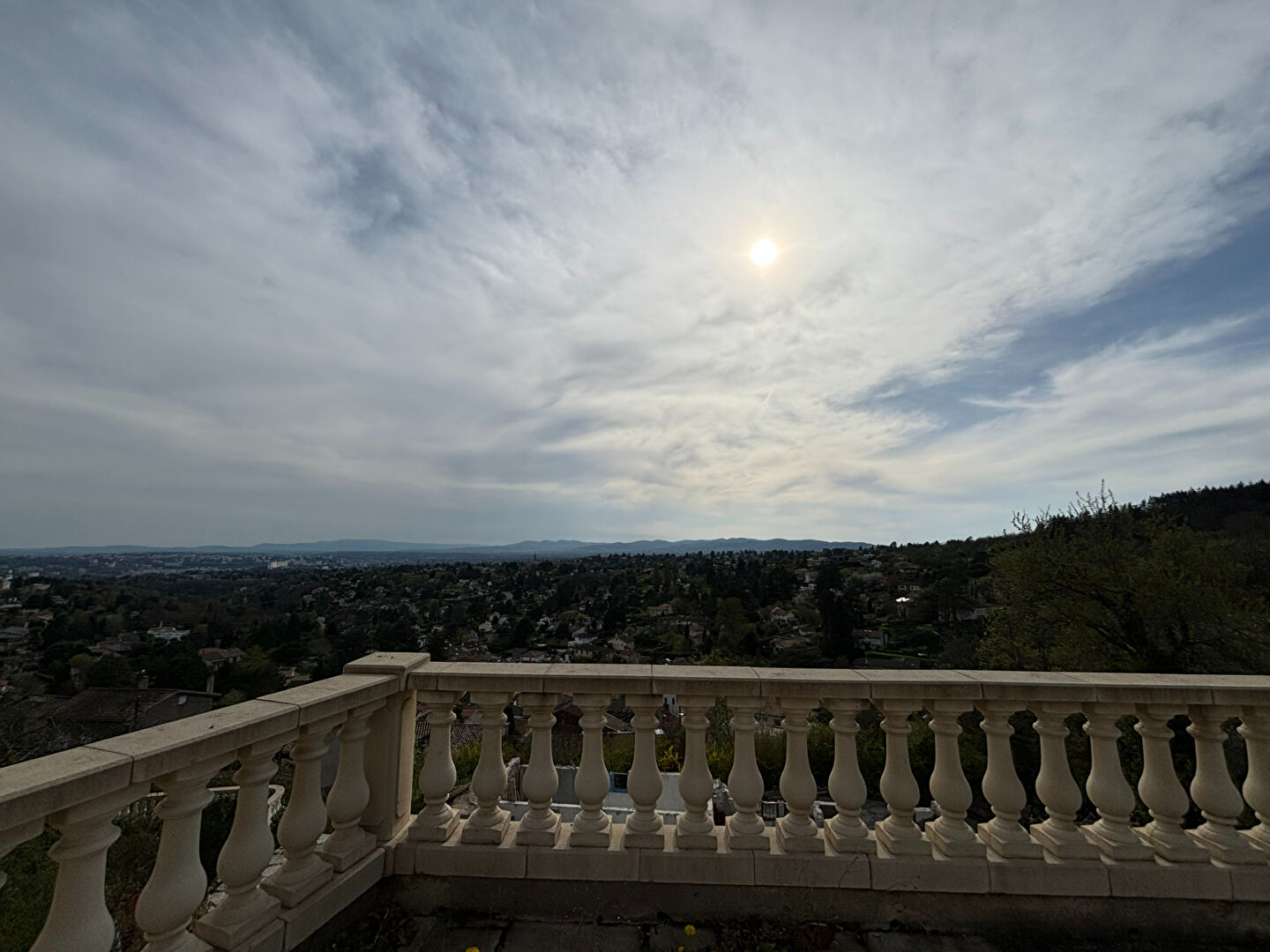 Terrain d'exception ! Vue dominante sur Lyon et les Monts d'Or ! 3 850 m²