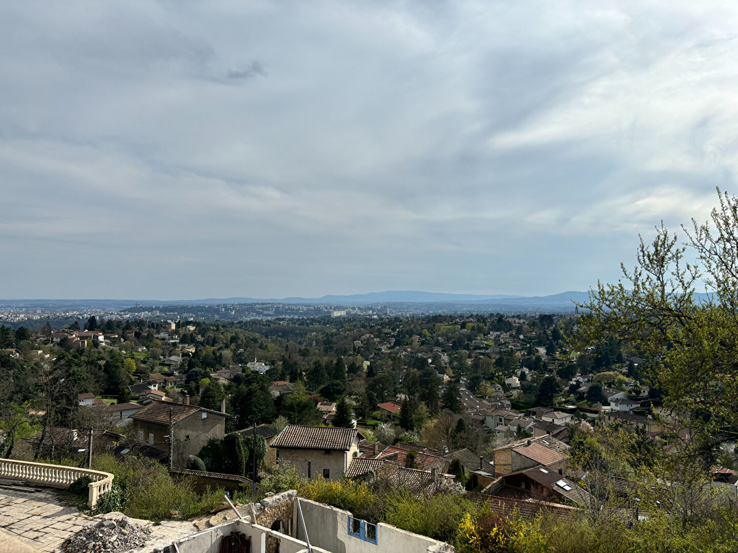 Terrain d'exception ! Vue dominante sur Lyon et les Monts d'Or ! 3 850 m²