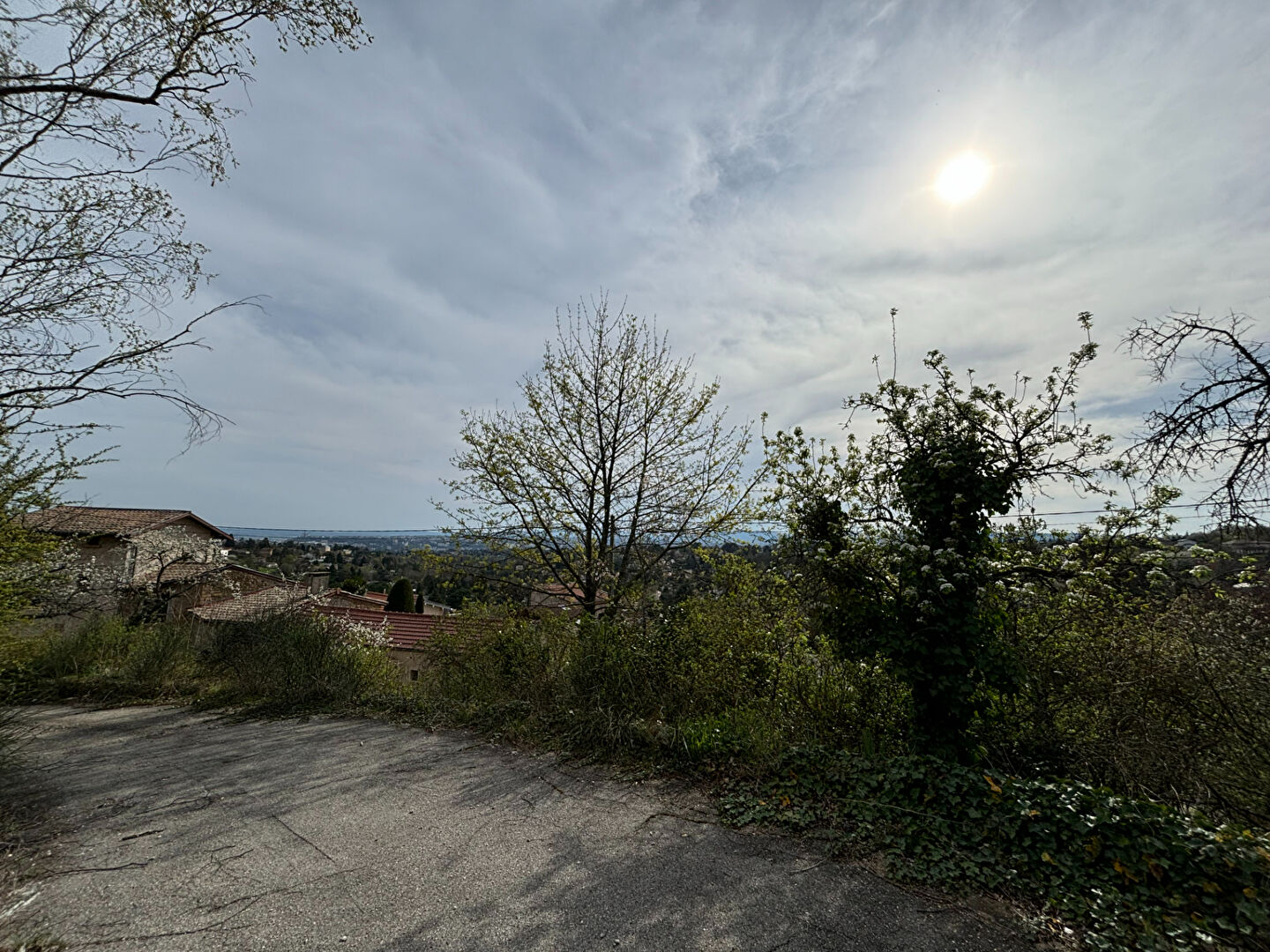 Terrain d'exception ! Vue dominante sur Lyon et les Monts d'Or ! 3 850 m²