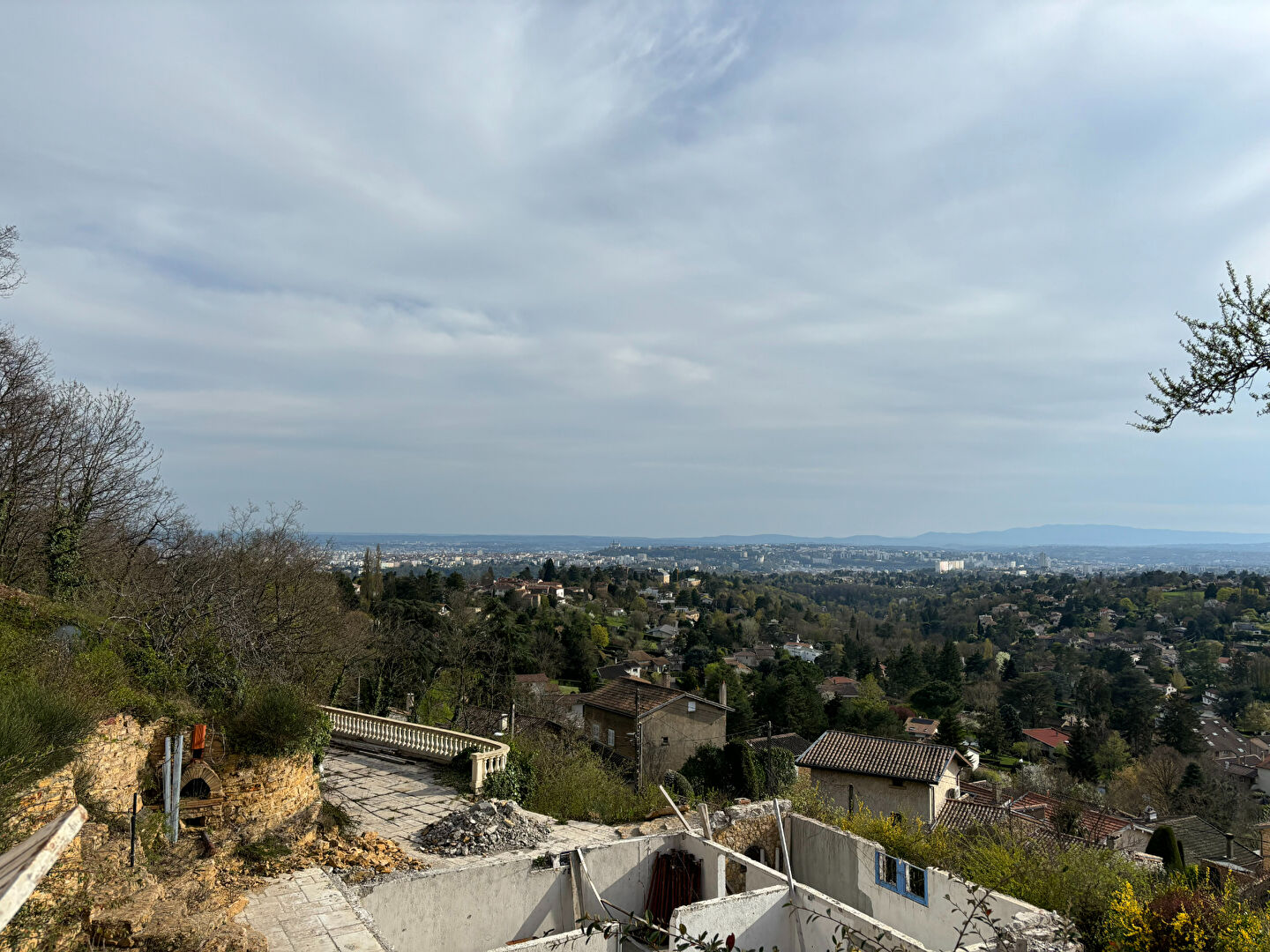 Terrain d'exception ! Vue dominante sur Lyon et les Monts d'Or ! 3 850 m²