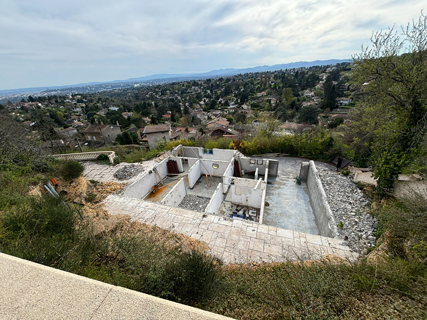 Terrain d'exception ! Vue dominante sur Lyon et les Monts d'Or ! 3 850 m²